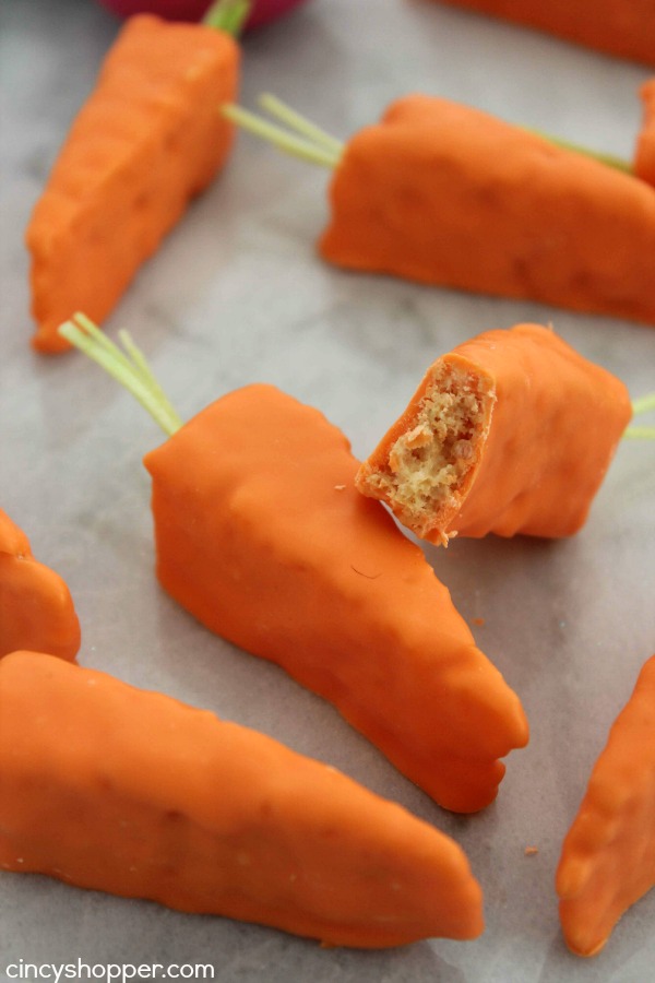 Krispie Treat Easter Carrots- Super easy Easter treats using store bought Krispie Treats. Great last minute Easter snack. Perfect for dessert or to wrap for Easter baskets.