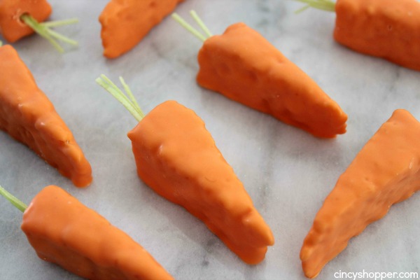 Krispie Treat Easter Carrots- Super easy Easter treats using store bought Krispie Treats. Great last minute Easter snack. Perfect for dessert or to wrap for Easter baskets.